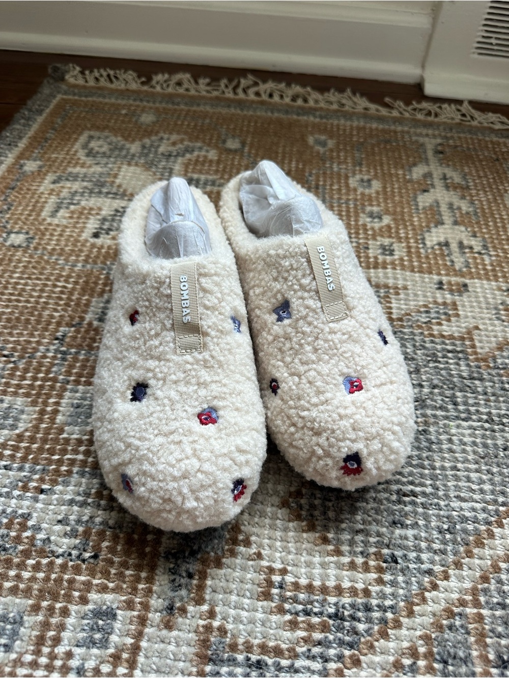 Bombas Sherpa House Slippers Hearts Cream Women’s M7 - New